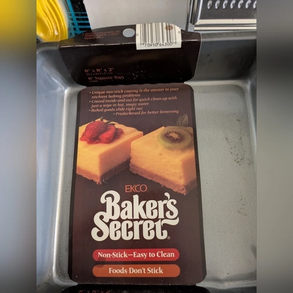 Vtg EKCO Baker’s Secret Non-Stick Pan, Ekco grater and measuring spoons